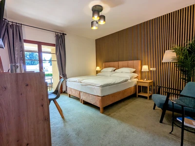 *** Superior s balkonem