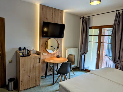 *** Superior s balkonem