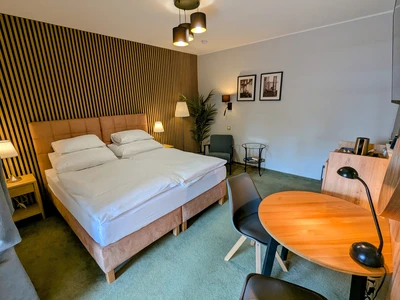 *** Superior s balkonem